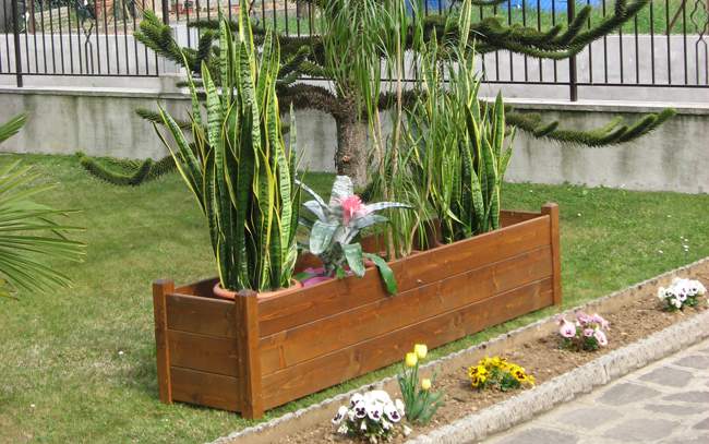 Fioriera in legno rettangolare noce Fioriera in legno rettangolare noce