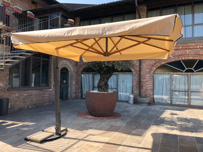 Ombrellone modello Braccio mix legno alluminio Ombrellone modello Braccio mix legno alluminio
